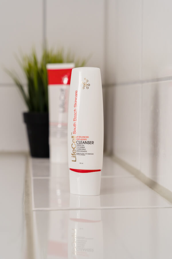 How Does LifeCell Recommend Using Their pH Balanced Anti-Aging Cleanser?