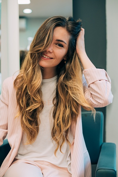 Woman with long hair inside a hairdresser room